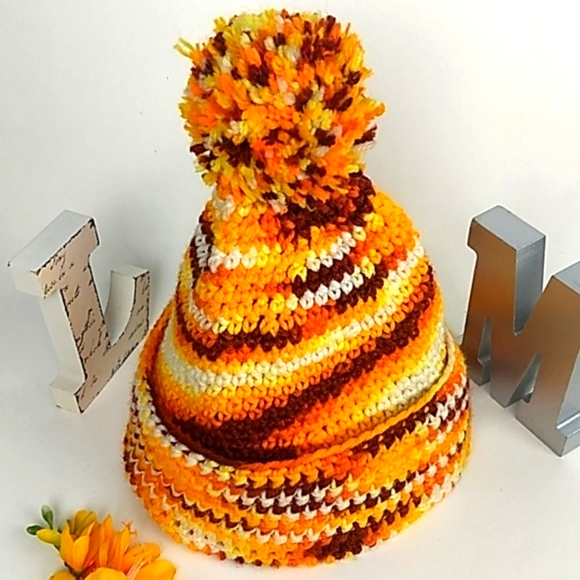 Hand-knit Pom hat, Unique! OSFM Adult, unisex - Picture 1 of 8